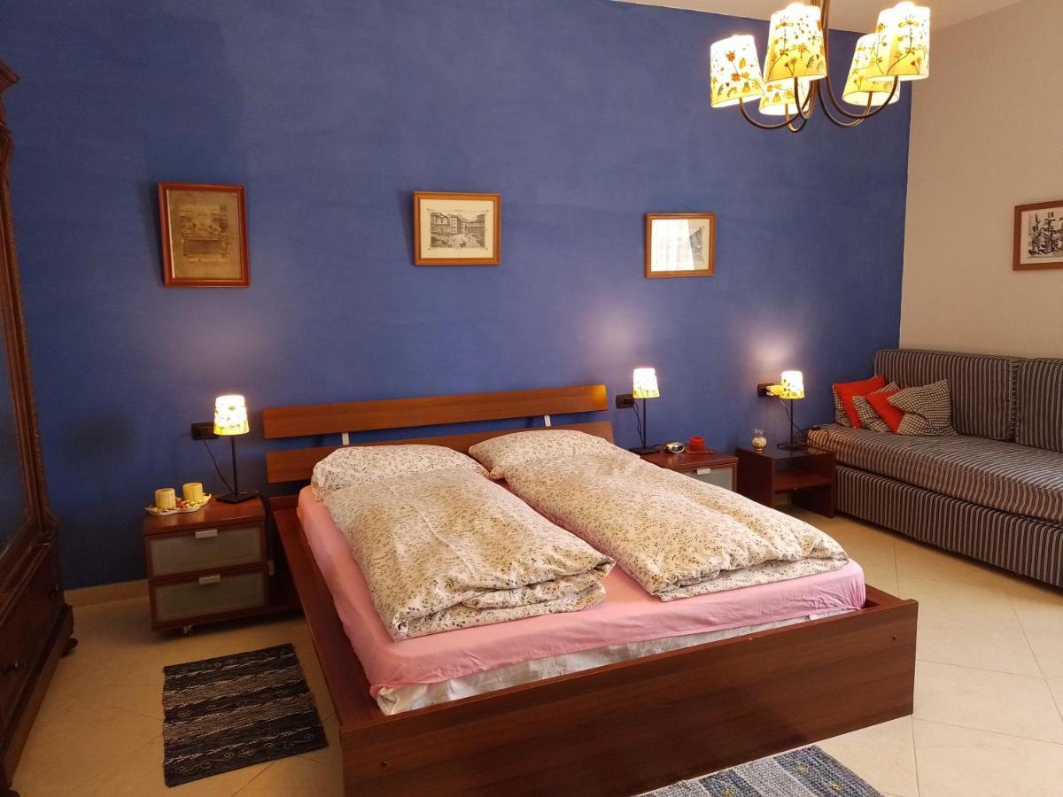 B&B Cupole E Campanili Napoli Bagian luar foto