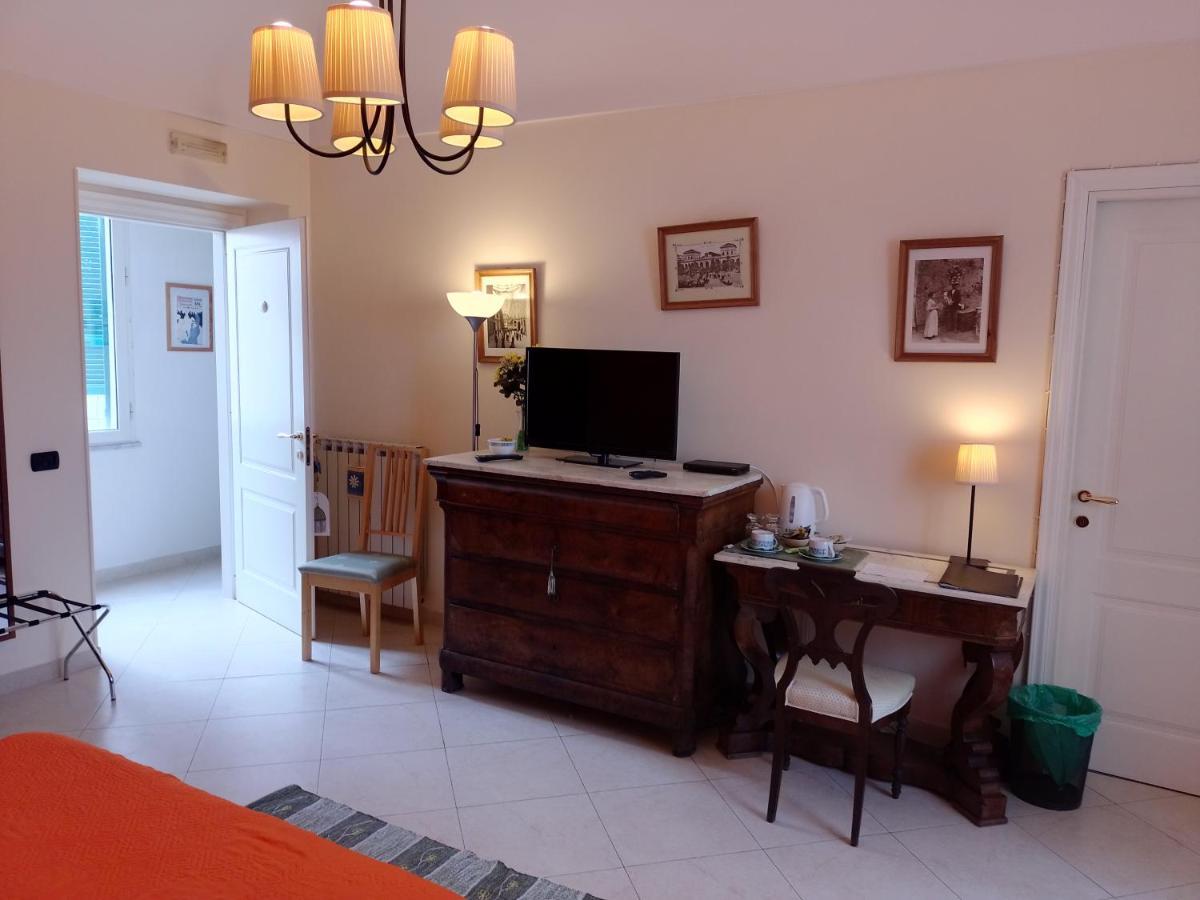 B&B Cupole E Campanili Napoli Bagian luar foto