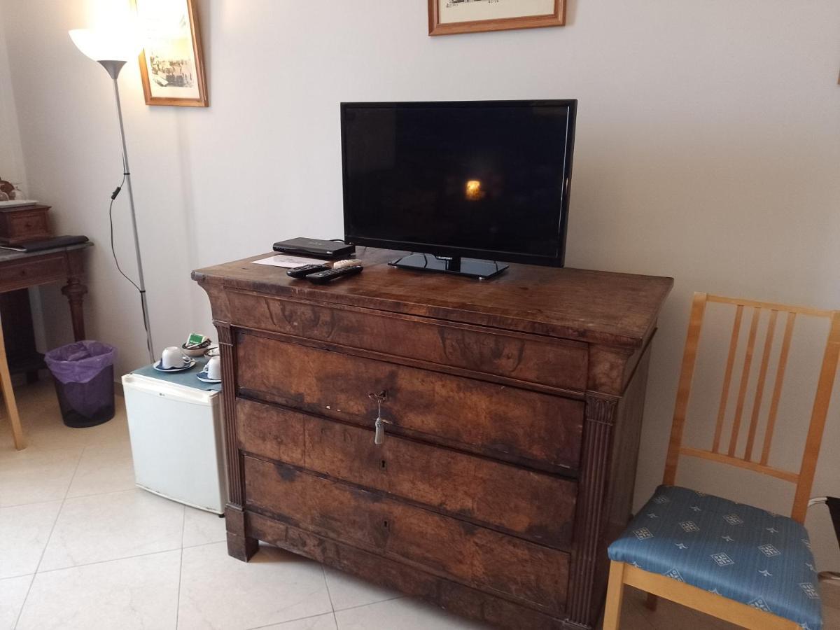 B&B Cupole E Campanili Napoli Bagian luar foto