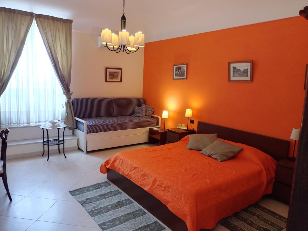 B&B Cupole E Campanili Napoli Bagian luar foto