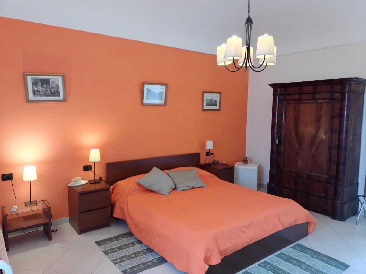B&B Cupole E Campanili Napoli Bagian luar foto