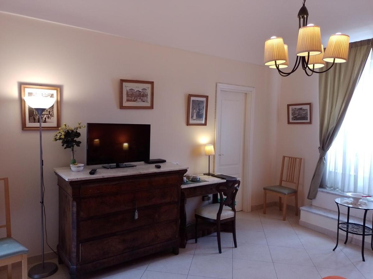 B&B Cupole E Campanili Napoli Bagian luar foto