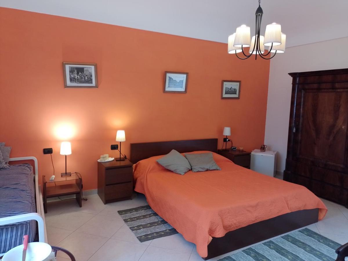 B&B Cupole E Campanili Napoli Bagian luar foto