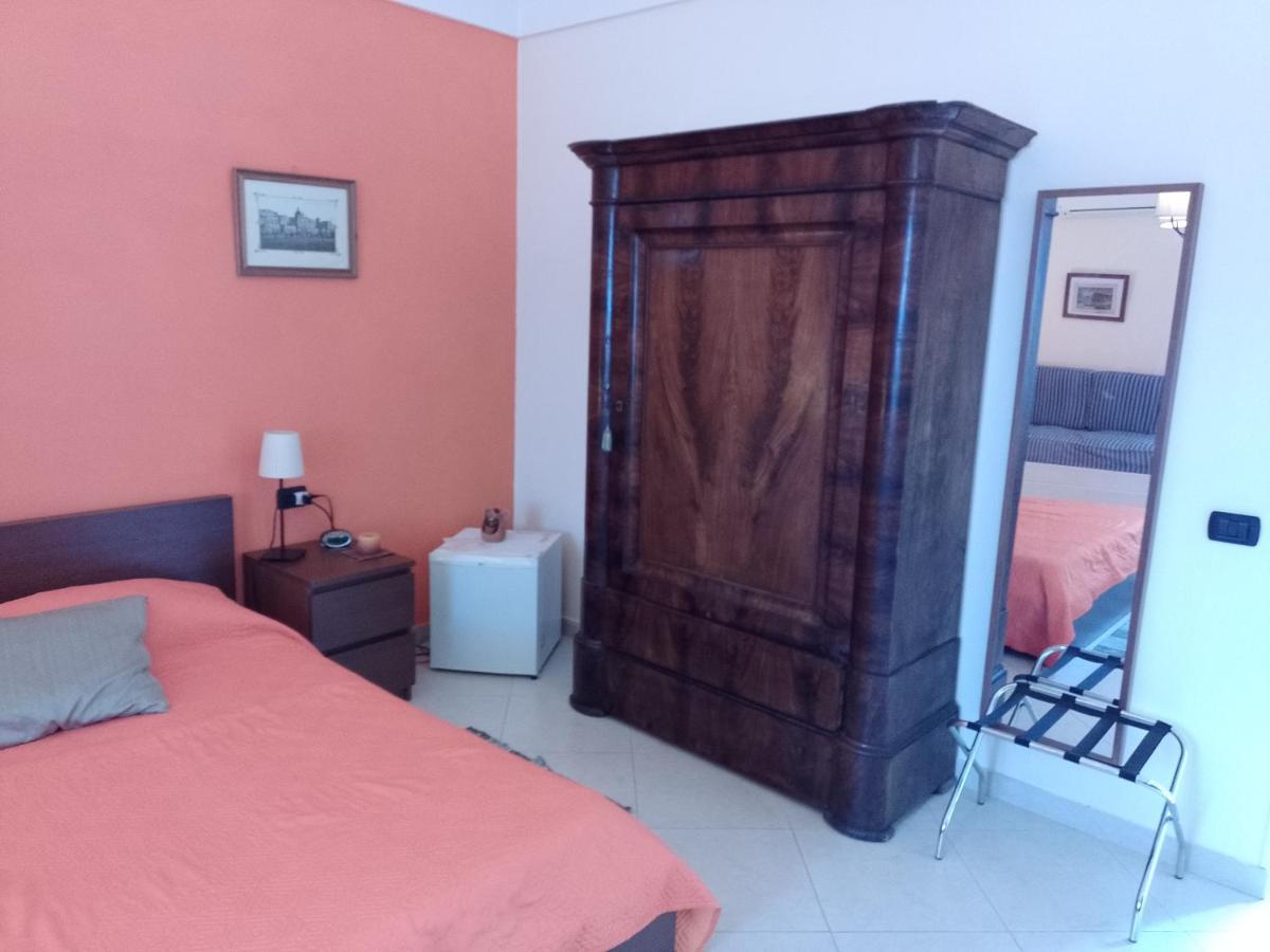 B&B Cupole E Campanili Napoli Bagian luar foto