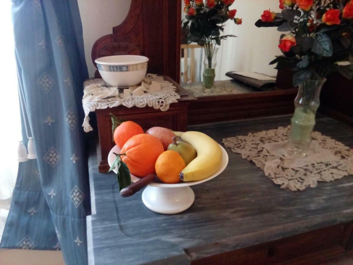 B&B Cupole E Campanili Napoli Bagian luar foto