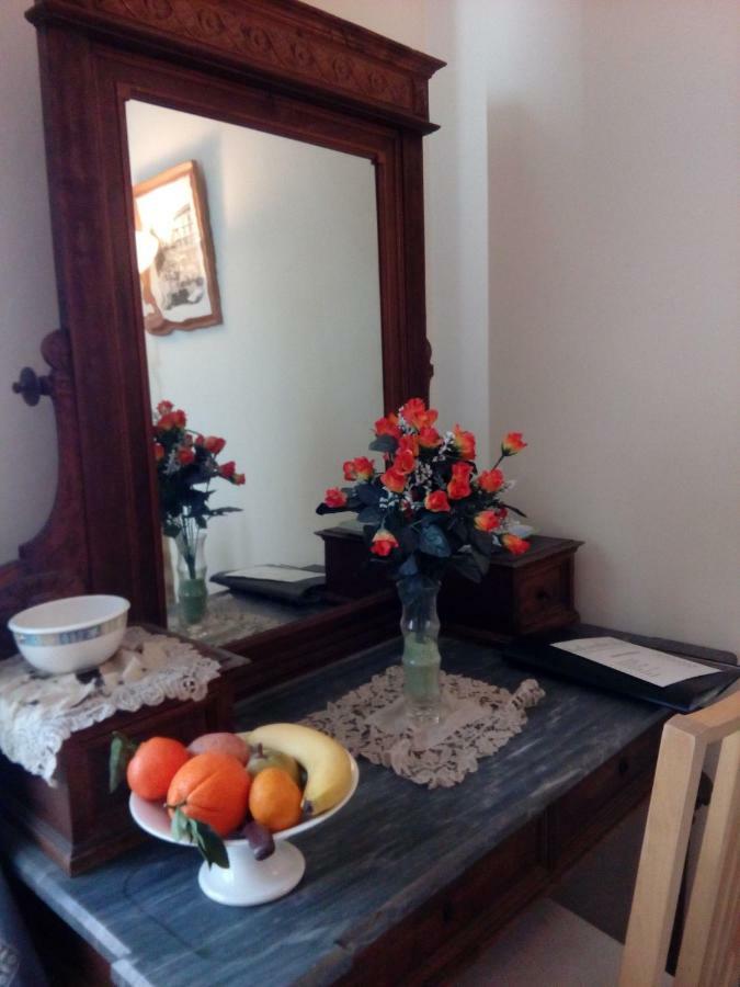 B&B Cupole E Campanili Napoli Bagian luar foto