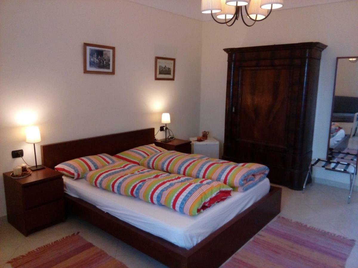B&B Cupole E Campanili Napoli Bagian luar foto