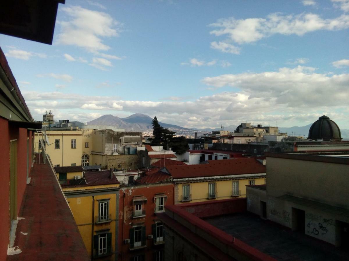 B&B Cupole E Campanili Napoli Bagian luar foto